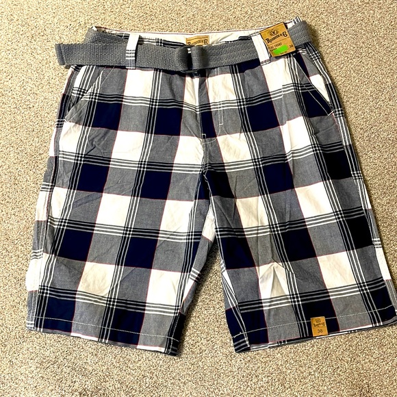 Roebuck and Company Other - Host Pick! NWT Men’s Roebuck & Company Navy and White Plsid Shorts SZ 38